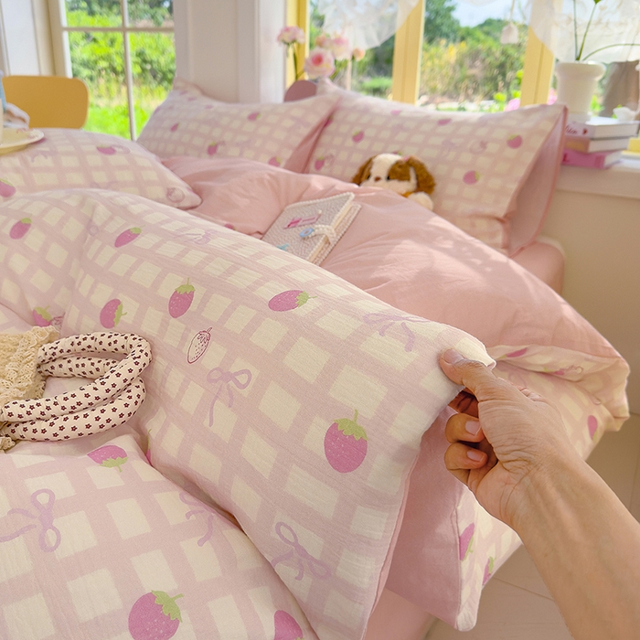 91家纺网 家纺一手货源 找家纺 颜选2025新款105克加厚双层纱木棉四件套（含买家秀） 草莓蝴蝶结