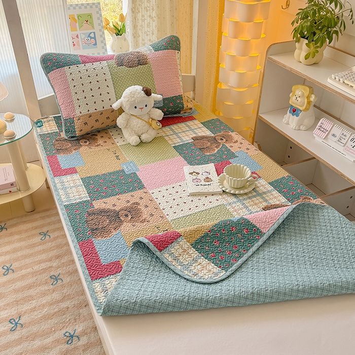 91家纺网 家纺一手货源 找家纺 期遇家居 2025新款13372全棉印花学生床盖双面纯棉宿舍床盖 百福熊