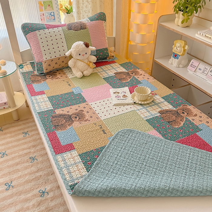 91家纺网 家纺一手货源 找家纺 期遇家居 2025新款13372全棉印花学生床盖双面纯棉宿舍床盖 百福熊