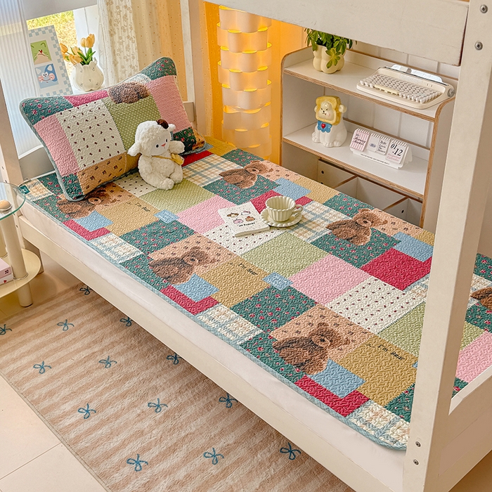 91家纺网 家纺一手货源 找家纺 期遇家居 2025新款13372全棉印花学生床盖双面纯棉宿舍床盖 百福熊