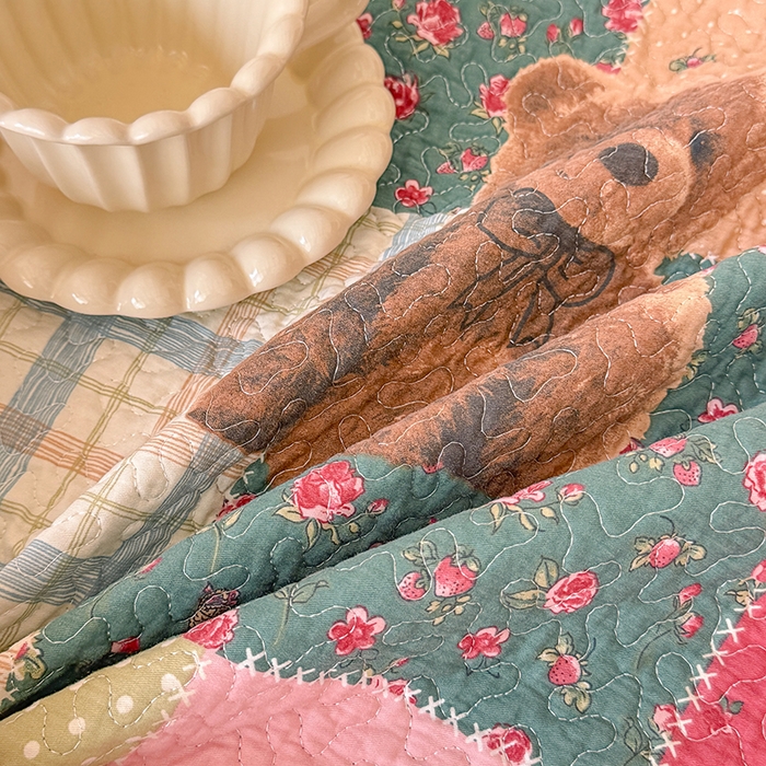 91家纺网 家纺一手货源 找家纺 期遇家居 2025新款13372全棉印花学生床盖双面纯棉宿舍床盖 百福熊