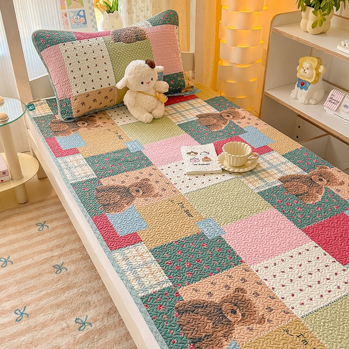 91家纺网 家纺一手货源 找家纺 期遇家居 2025新款13372全棉印花学生床盖双面纯棉宿舍床盖 百福熊