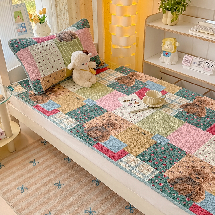 91家纺网 家纺一手货源 找家纺 期遇家居 2025新款13372全棉印花学生床盖双面纯棉宿舍床盖 百福熊