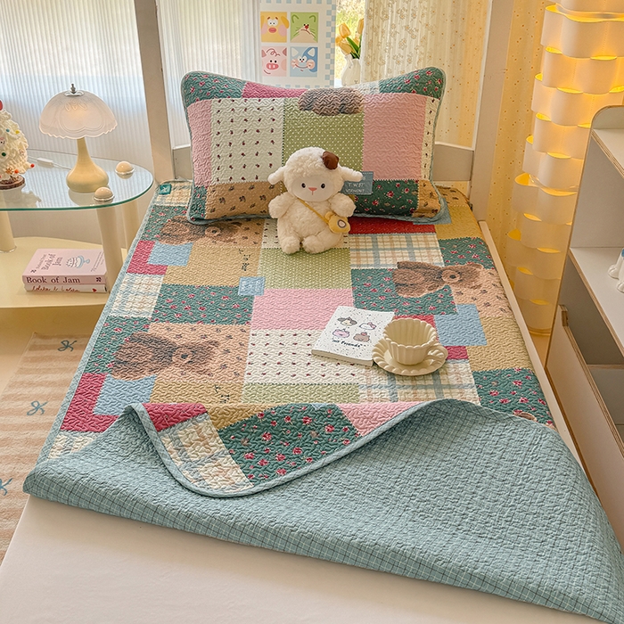 91家纺网 家纺一手货源 找家纺 期遇家居 2025新款13372全棉印花学生床盖双面纯棉宿舍床盖 百福熊