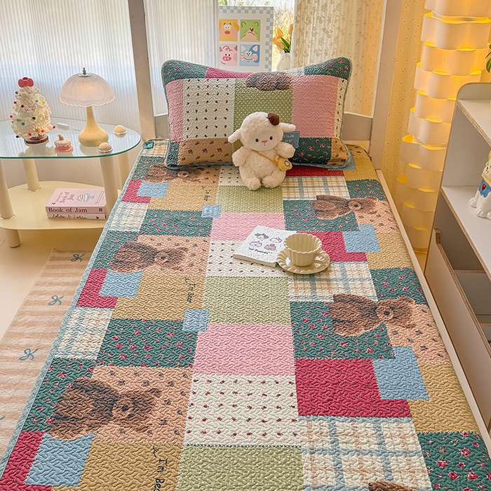 91家纺网 家纺一手货源 找家纺 期遇家居 2025新款13372全棉印花学生床盖双面纯棉宿舍床盖 百福熊