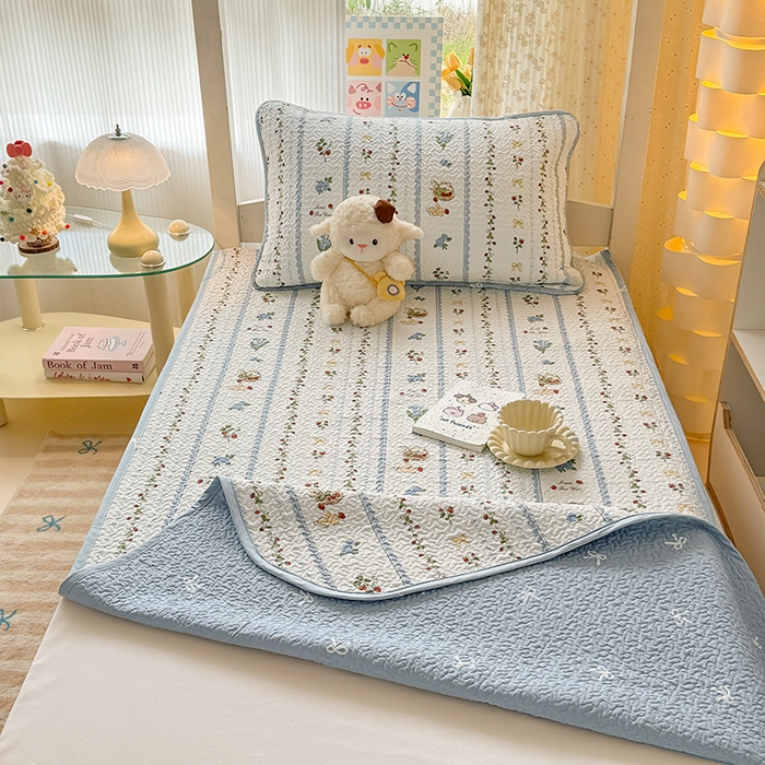 91家纺网 家纺一手货源 找家纺 期遇家居 2025新款13372全棉印花学生床盖双面纯棉宿舍床盖 草莓兔