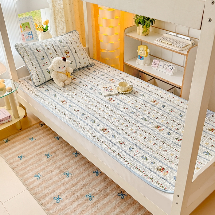 91家纺网 家纺一手货源 找家纺 期遇家居 2025新款13372全棉印花学生床盖双面纯棉宿舍床盖 草莓兔