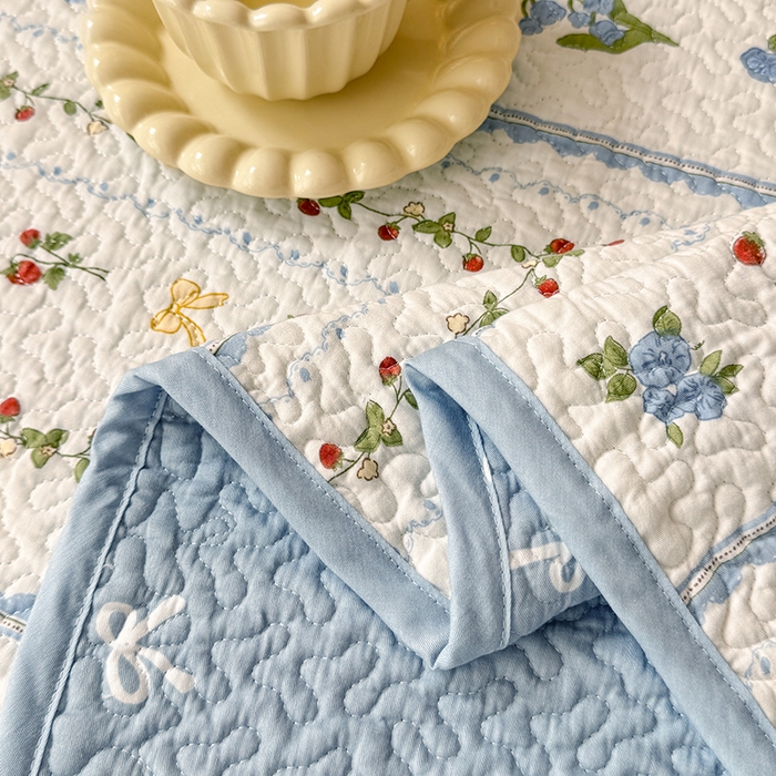 91家纺网 家纺一手货源 找家纺 期遇家居 2025新款13372全棉印花学生床盖双面纯棉宿舍床盖 草莓兔