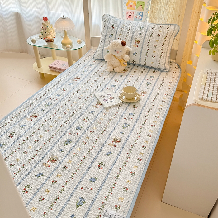 91家纺网 家纺一手货源 找家纺 期遇家居 2025新款13372全棉印花学生床盖双面纯棉宿舍床盖 草莓兔