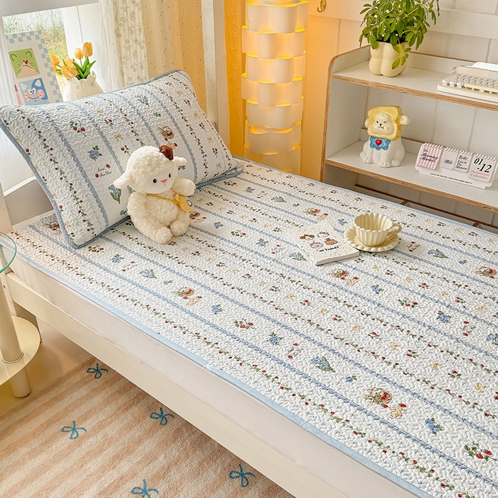 91家纺网 家纺一手货源 找家纺 期遇家居 2025新款13372全棉印花学生床盖双面纯棉宿舍床盖 草莓兔