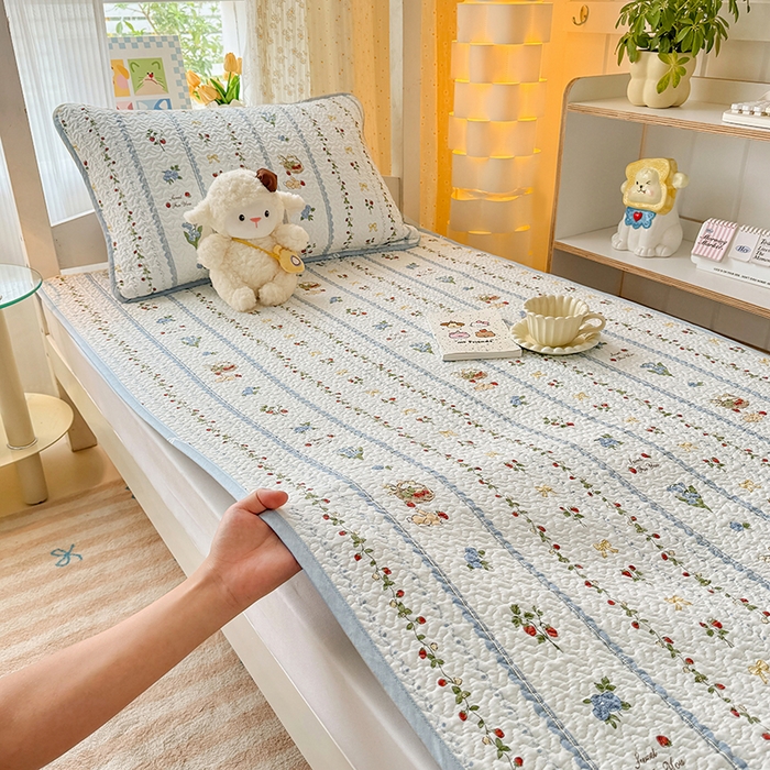 期遇家居 2025新款13372全棉印花学生床盖双面纯棉宿舍床盖 草莓兔