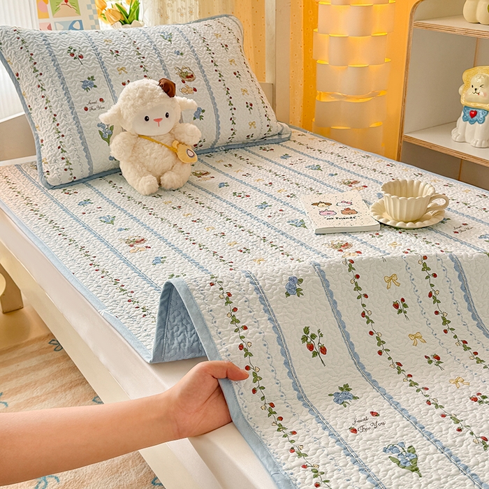 91家纺网 家纺一手货源 找家纺 期遇家居 2025新款13372全棉印花学生床盖双面纯棉宿舍床盖 草莓兔