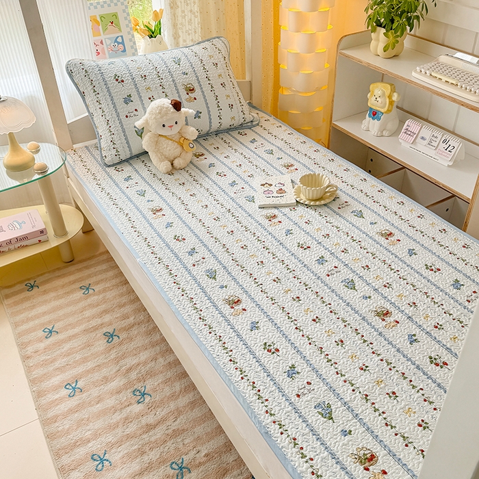 91家纺网 家纺一手货源 找家纺 期遇家居 2025新款13372全棉印花学生床盖双面纯棉宿舍床盖 草莓兔