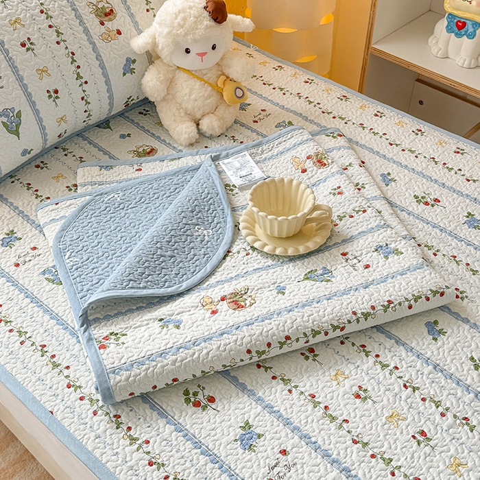 91家纺网 家纺一手货源 找家纺 期遇家居 2025新款13372全棉印花学生床盖双面纯棉宿舍床盖 草莓兔