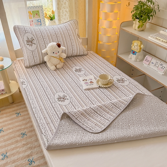 91家纺网 家纺一手货源 找家纺 期遇家居 2025新款13372全棉印花学生床盖双面纯棉宿舍床盖 卡茜欧