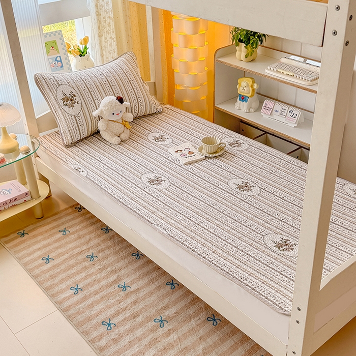 91家纺网 家纺一手货源 找家纺 期遇家居 2025新款13372全棉印花学生床盖双面纯棉宿舍床盖 卡茜欧