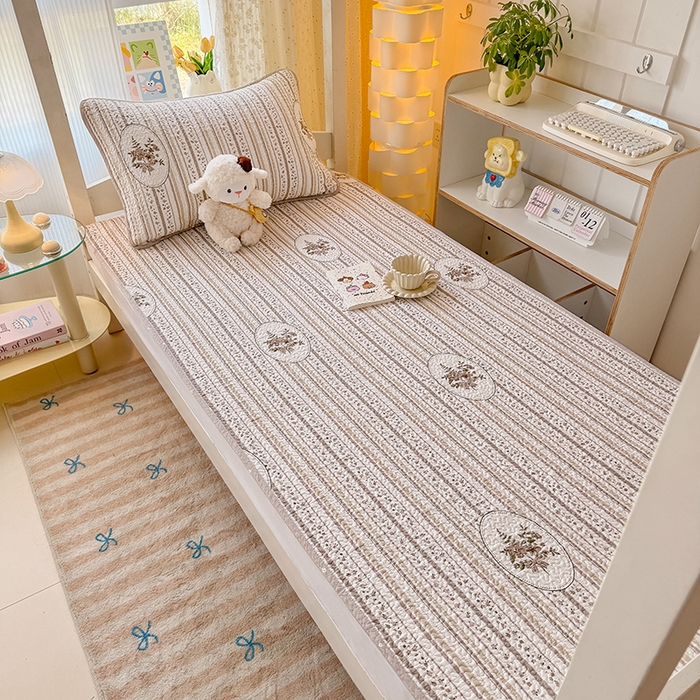 91家纺网 家纺一手货源 找家纺 期遇家居 2025新款13372全棉印花学生床盖双面纯棉宿舍床盖 卡茜欧