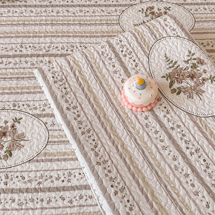 91家纺网 家纺一手货源 找家纺 期遇家居 2025新款13372全棉印花学生床盖双面纯棉宿舍床盖 卡茜欧