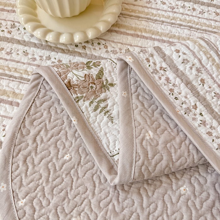 91家纺网 家纺一手货源 找家纺 期遇家居 2025新款13372全棉印花学生床盖双面纯棉宿舍床盖 卡茜欧