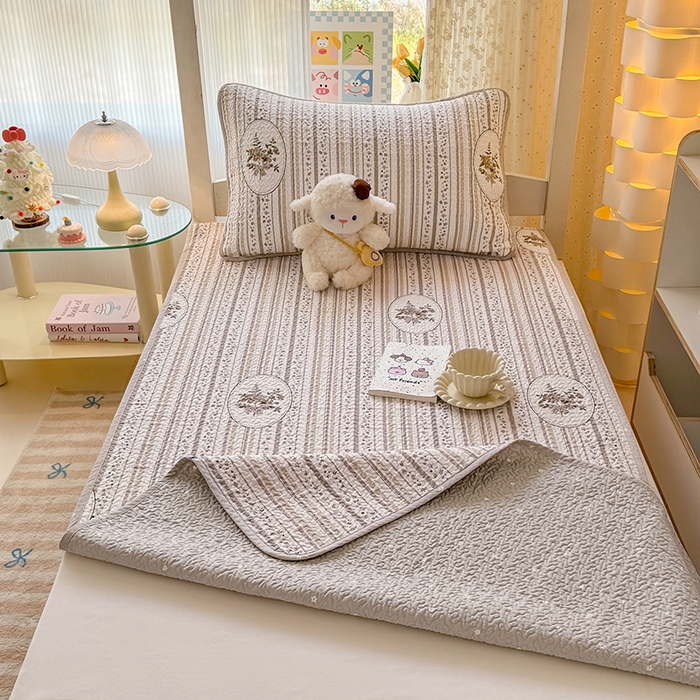 91家纺网 家纺一手货源 找家纺 期遇家居 2025新款13372全棉印花学生床盖双面纯棉宿舍床盖 卡茜欧