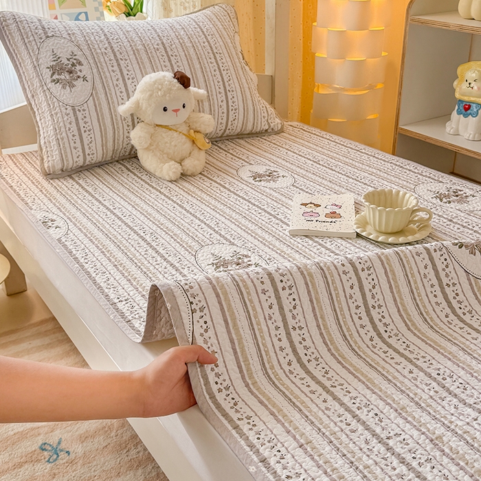 91家纺网 家纺一手货源 找家纺 期遇家居 2025新款13372全棉印花学生床盖双面纯棉宿舍床盖 卡茜欧