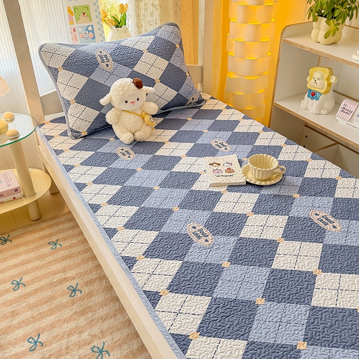 91家纺网 家纺一手货源 找家纺 期遇家居 2025新款13372全棉印花学生床盖双面纯棉宿舍床盖 蓝格子