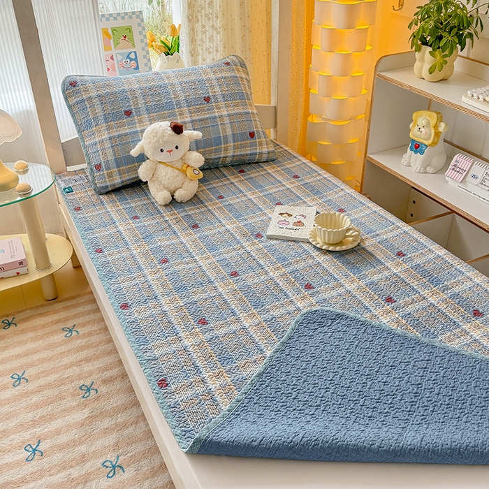 91家纺网 家纺一手货源 找家纺 期遇家居 2025新款13372全棉印花学生床盖双面纯棉宿舍床盖 律动爱心