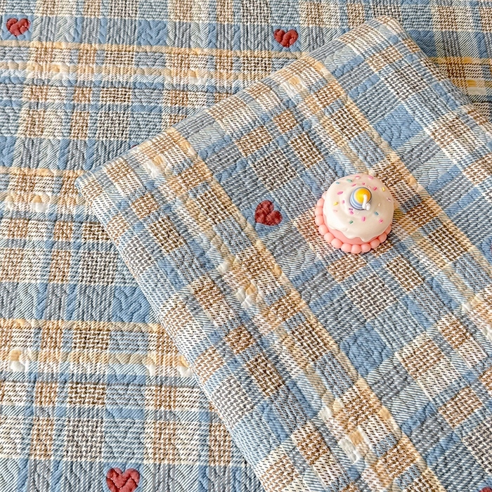 91家纺网 家纺一手货源 找家纺 期遇家居 2025新款13372全棉印花学生床盖双面纯棉宿舍床盖 律动爱心