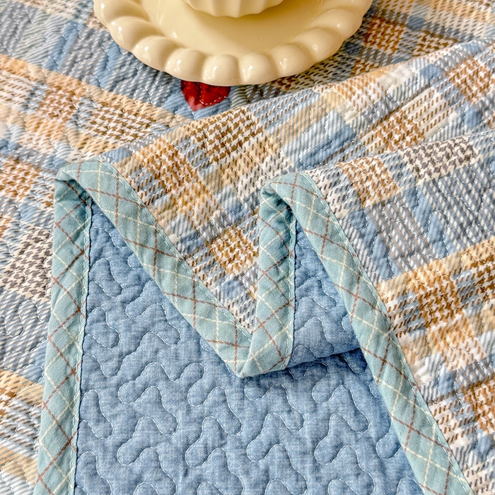 91家纺网 家纺一手货源 找家纺 期遇家居 2025新款13372全棉印花学生床盖双面纯棉宿舍床盖 律动爱心