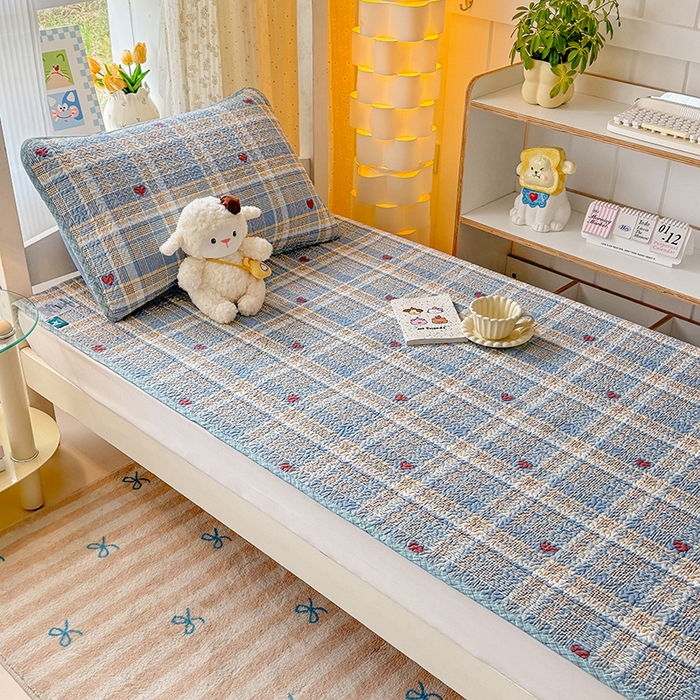 91家纺网 家纺一手货源 找家纺 期遇家居 2025新款13372全棉印花学生床盖双面纯棉宿舍床盖 律动爱心