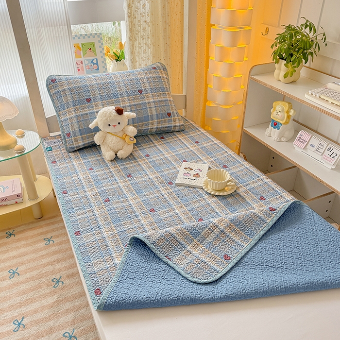 91家纺网 家纺一手货源 找家纺 期遇家居 2025新款13372全棉印花学生床盖双面纯棉宿舍床盖 律动爱心