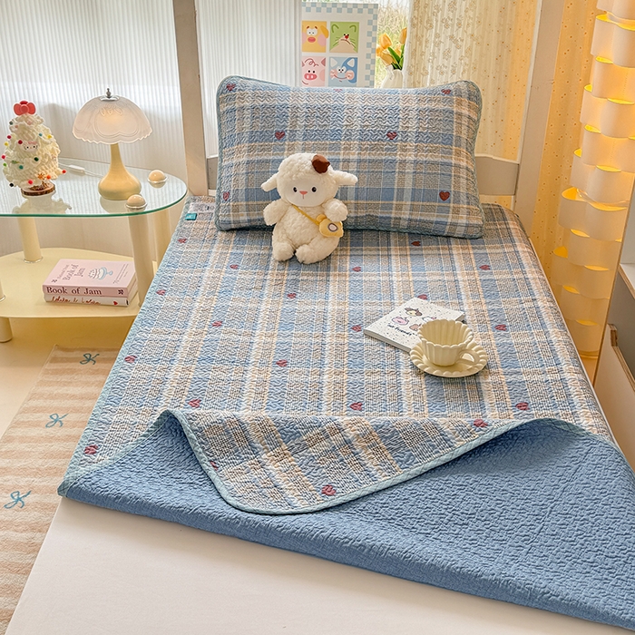 91家纺网 家纺一手货源 找家纺 期遇家居 2025新款13372全棉印花学生床盖双面纯棉宿舍床盖 律动爱心