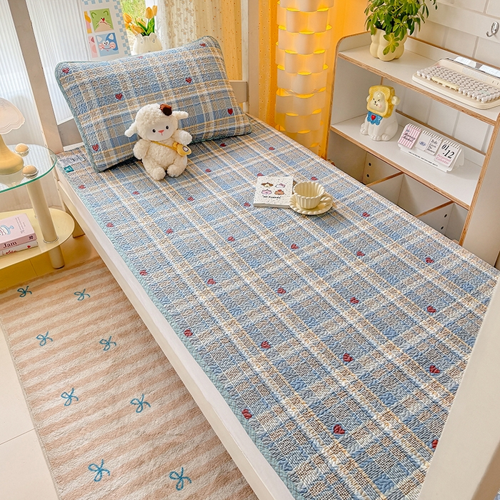 91家纺网 家纺一手货源 找家纺 期遇家居 2025新款13372全棉印花学生床盖双面纯棉宿舍床盖 律动爱心