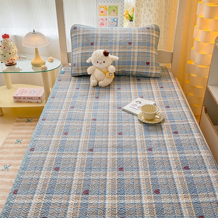 91家纺网 家纺一手货源 找家纺 期遇家居 2025新款13372全棉印花学生床盖双面纯棉宿舍床盖 律动爱心