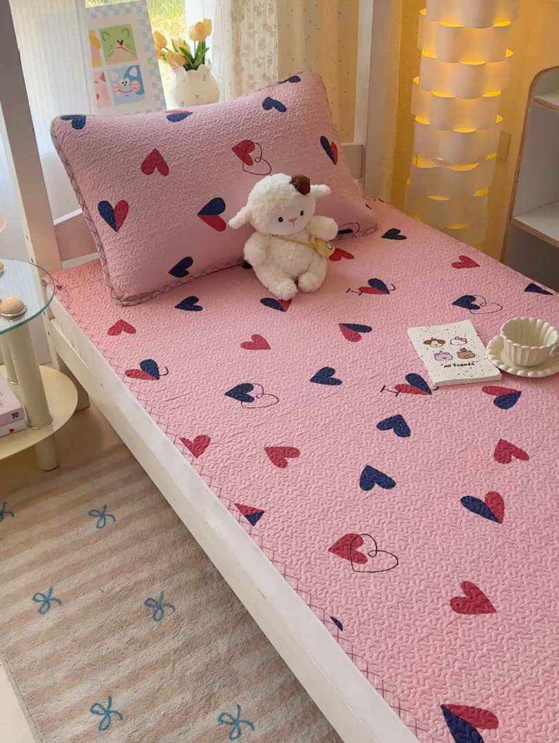 91家纺网 家纺一手货源 找家纺 期遇家居 2025新款13372全棉印花学生床盖双面纯棉宿舍床盖 摩登之恋