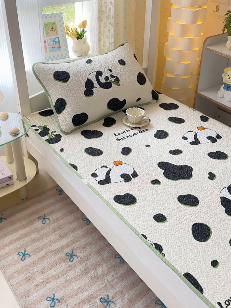 91家纺网 家纺一手货源 找家纺 期遇家居 2025新款13372全棉印花学生床盖双面纯棉宿舍床盖 香香熊猫