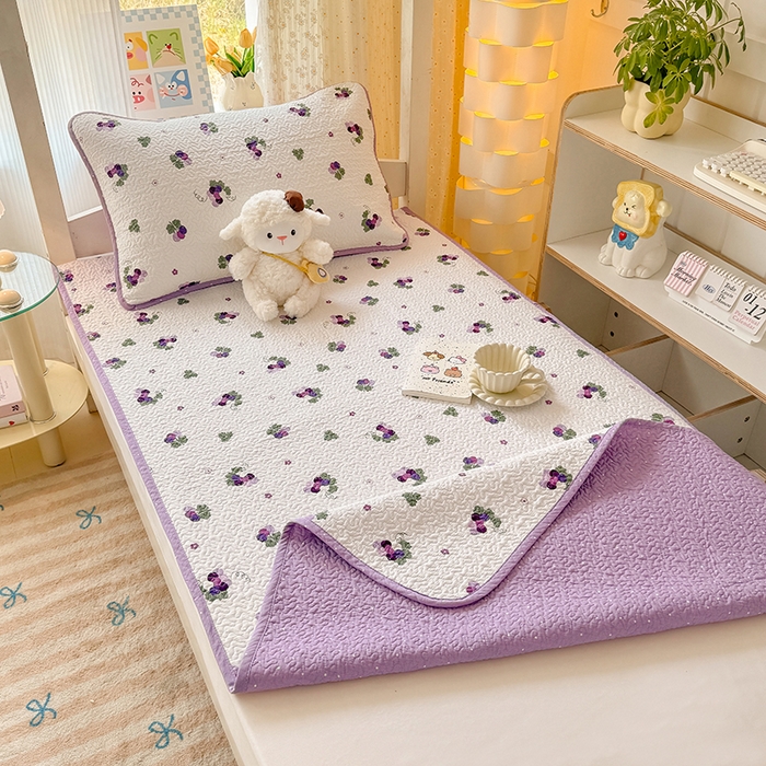 91家纺网 家纺一手货源 找家纺 期遇家居 2025新款13372全棉印花学生床盖双面纯棉宿舍床盖 紫葡萄