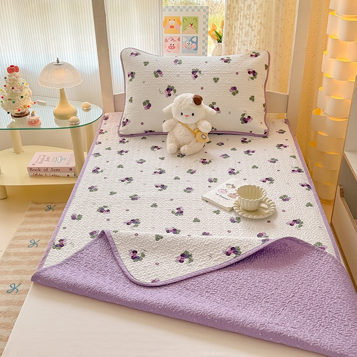 91家纺网 家纺一手货源 找家纺 期遇家居 2025新款13372全棉印花学生床盖双面纯棉宿舍床盖 紫葡萄