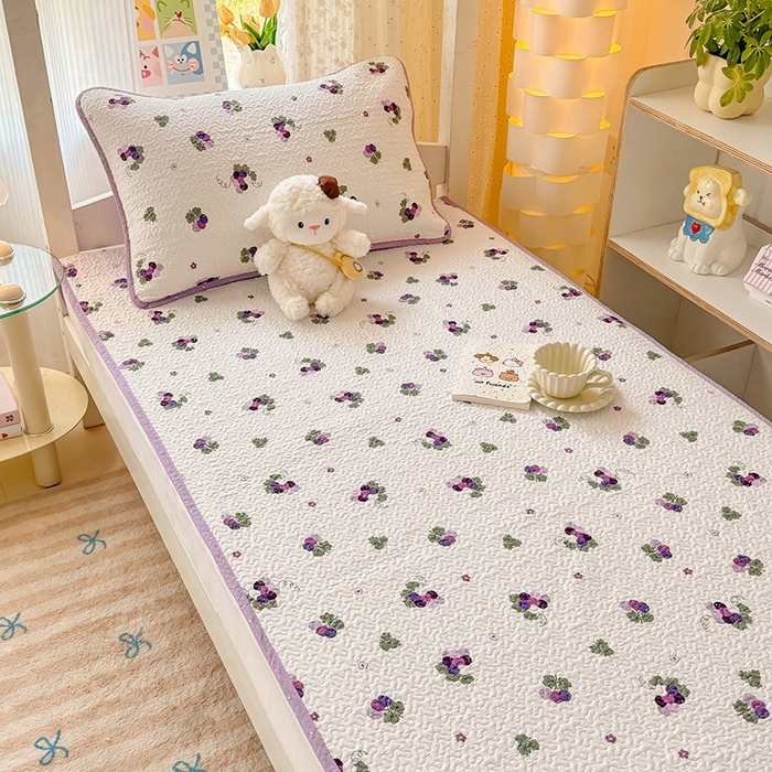 91家纺网 家纺一手货源 找家纺 期遇家居 2025新款13372全棉印花学生床盖双面纯棉宿舍床盖 紫葡萄