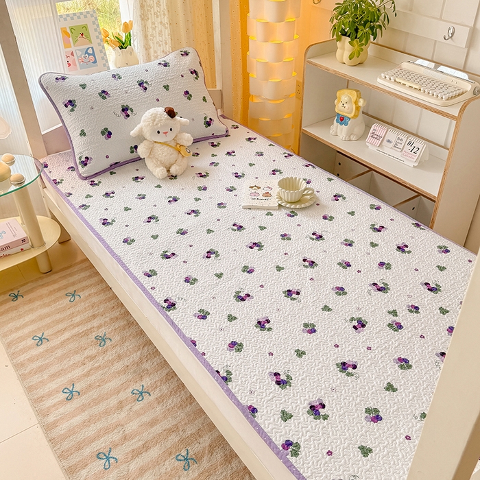 91家纺网 家纺一手货源 找家纺 期遇家居 2025新款13372全棉印花学生床盖双面纯棉宿舍床盖 紫葡萄