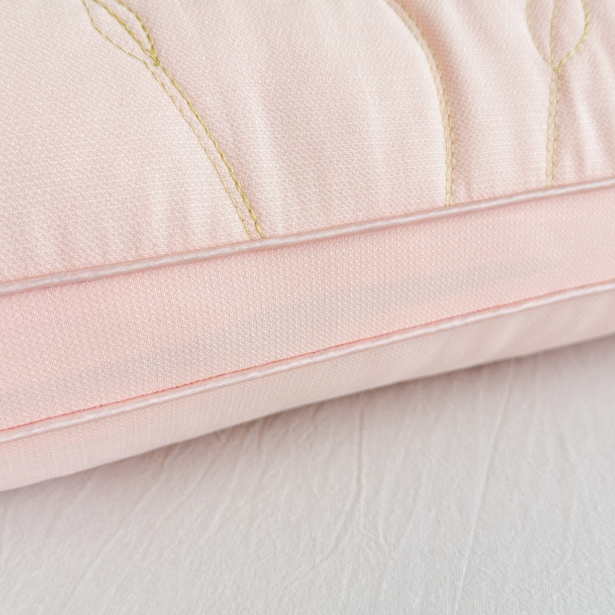 91家纺网 家纺一手货源 找家纺 （总）橘夏家纺 2025新款刺绣款高档单人枕头枕芯亲肤透气单人舒睡保健枕睡眠不变形