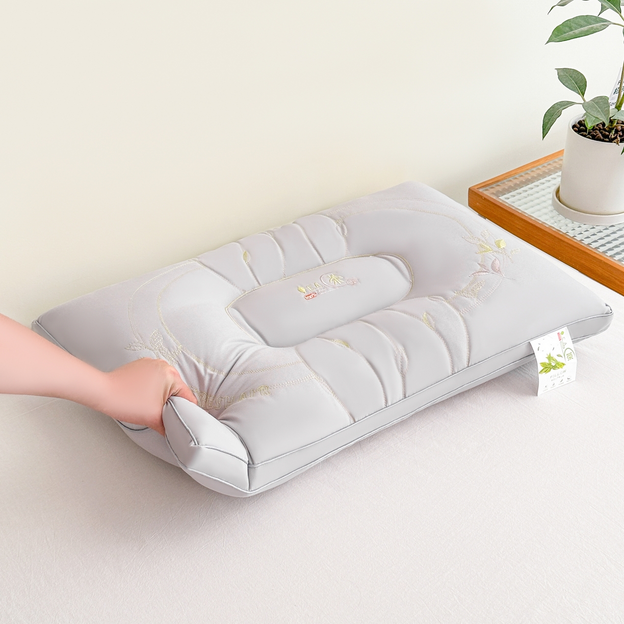 91家纺网 家纺一手货源 找家纺 橘夏家纺 2025新款刺绣款高档单人枕头枕芯亲肤透气单人舒睡保健枕睡眠不变形 雅韵灰