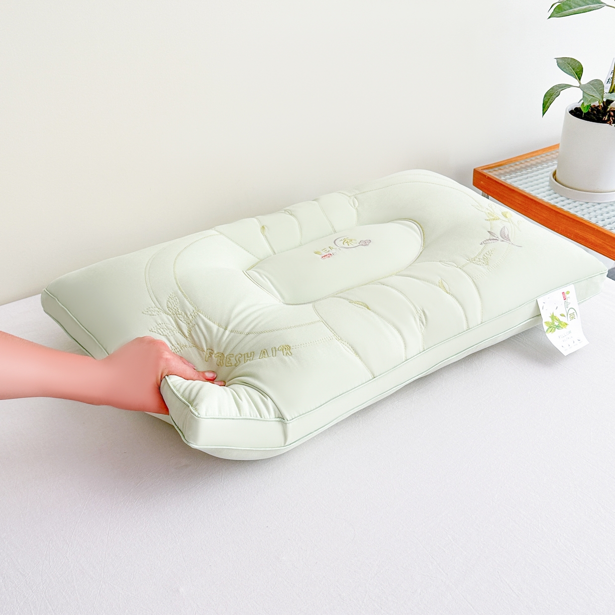 91家纺网 家纺一手货源 找家纺 橘夏家纺 2025新款刺绣款高档单人枕头枕芯亲肤透气单人舒睡保健枕睡眠不变形  青柠绿