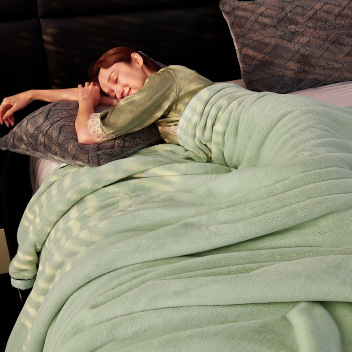 91家纺网 家纺一手货源 找家纺 馨米莱家纺 2025新款全消光牛奶绒毛毯 蒂芙绿