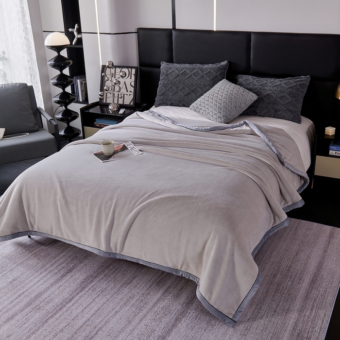 91家纺网 家纺一手货源 找家纺 馨米莱家纺 2025新款全消光牛奶绒毛毯 浅灰色