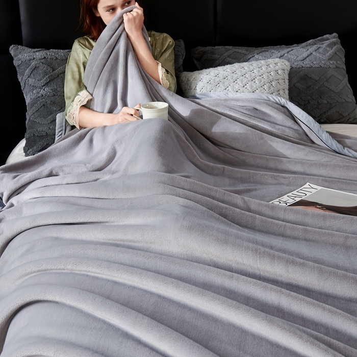 91家纺网 家纺一手货源 找家纺 馨米莱家纺 2025新款全消光牛奶绒毛毯 深灰色