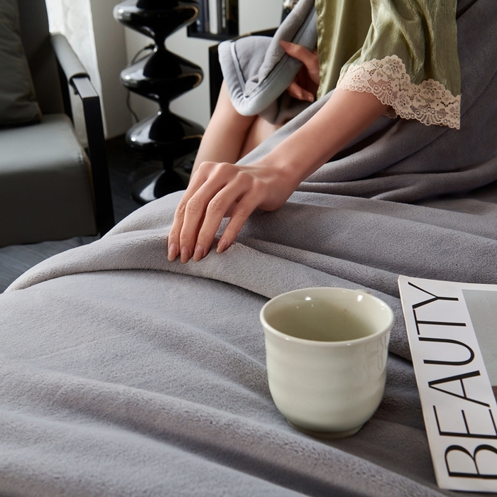 91家纺网 家纺一手货源 找家纺 馨米莱家纺 2025新款全消光牛奶绒毛毯 深灰色