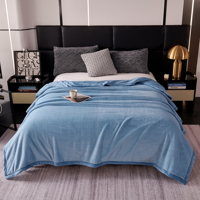 91家纺网 家纺一手货源 找家纺 馨米莱家纺 2025新款全消光牛奶绒毛毯 雾蓝色