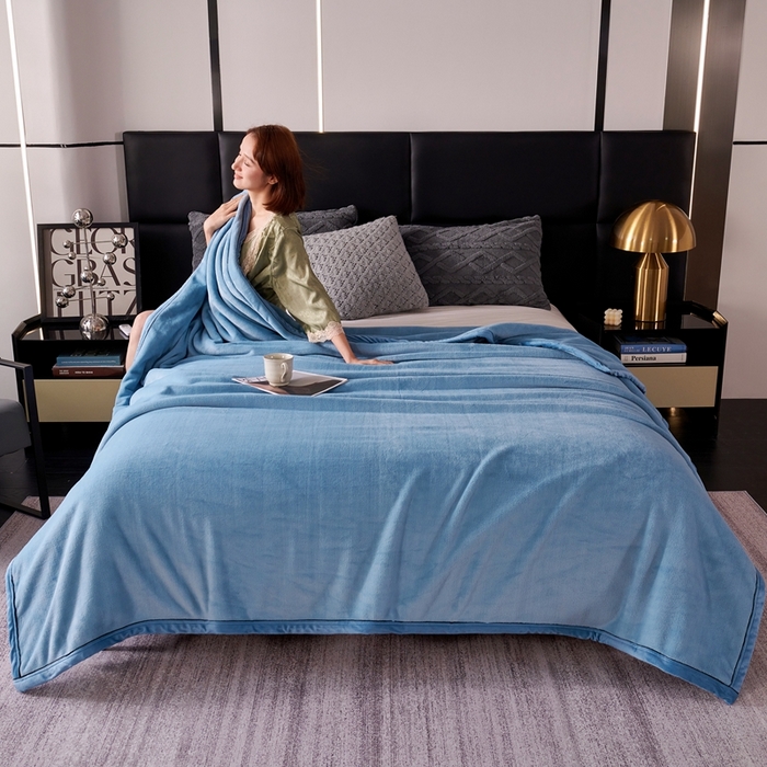 馨米莱家纺 2025新款全消光牛奶绒毛毯 雾蓝色