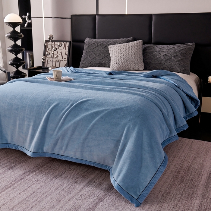 91家纺网 家纺一手货源 找家纺 馨米莱家纺 2025新款全消光牛奶绒毛毯 雾蓝色